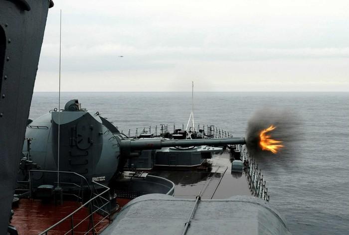 Admiral Chabanenko nhả đạn pháo trước AK